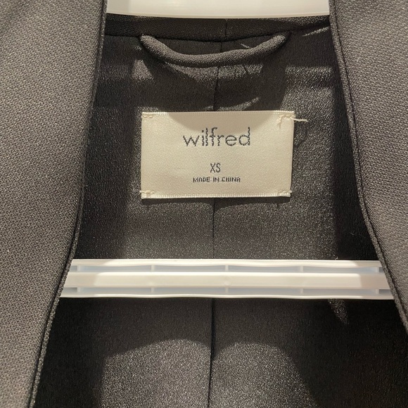Black blazer | Wilfred | Aritzia - Picture 2 of 3